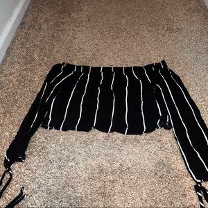 Kendall&kylie, Black & white, flowy crop top